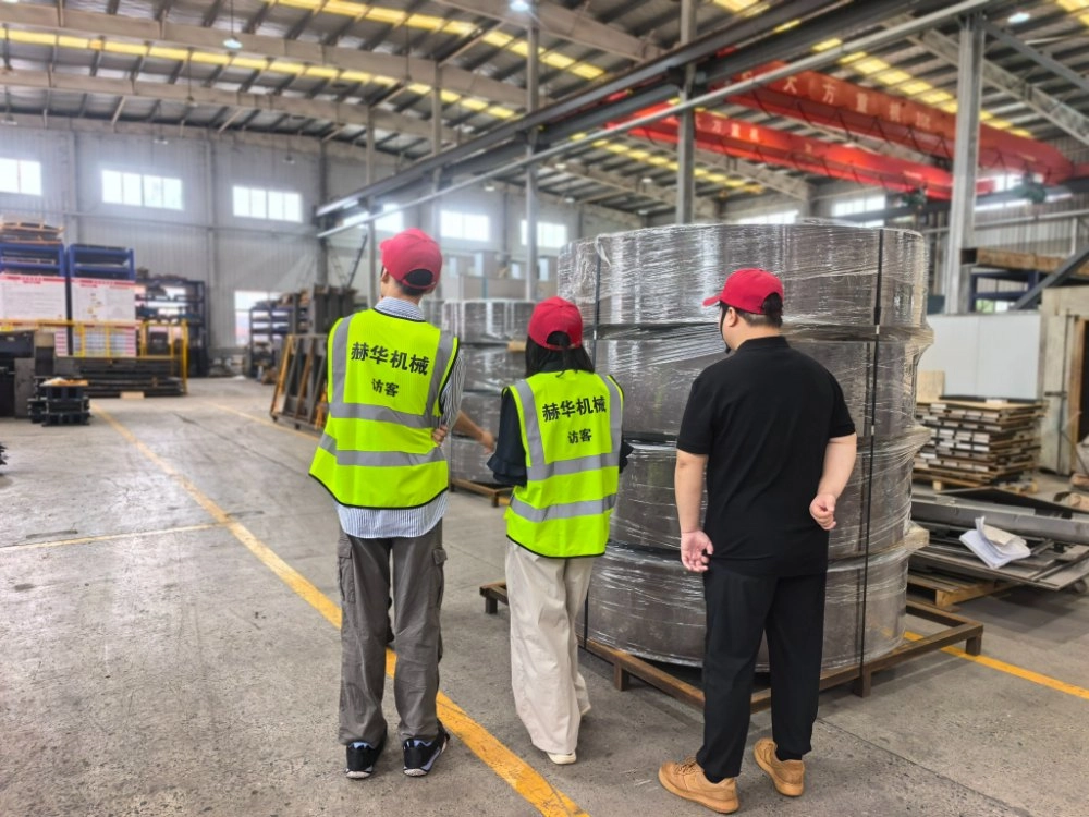 Il team Hitachi Energy visita i macchinari Hehua