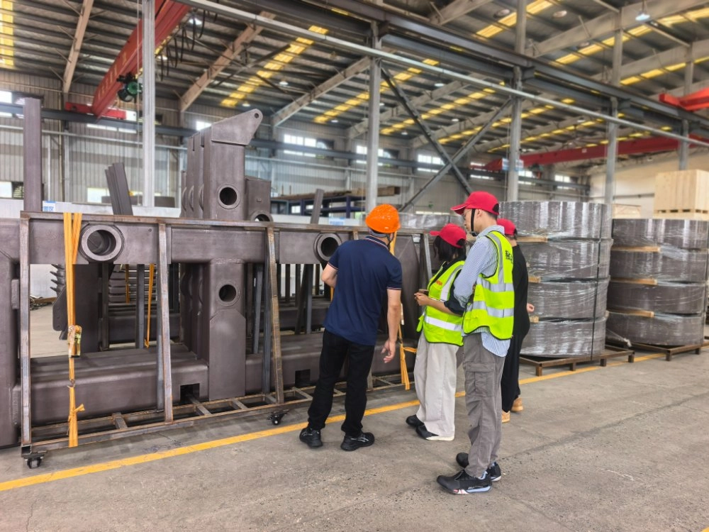 Il team Hitachi Energy visita i macchinari Hehua