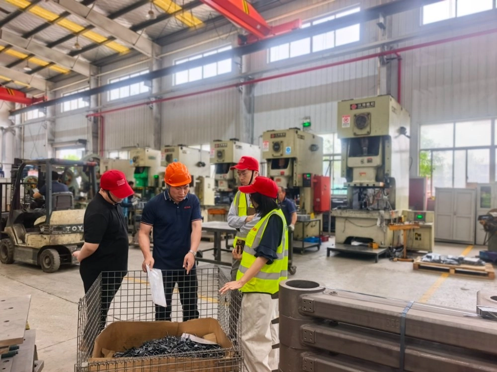 Il team Hitachi Energy visita i macchinari Hehua