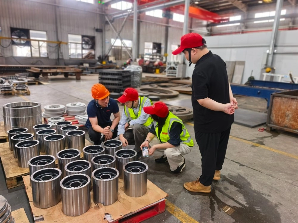 Il team Hitachi Energy visita i macchinari Hehua