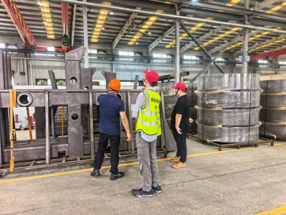 Il team Hitachi Energy visita i macchinari Hehua
