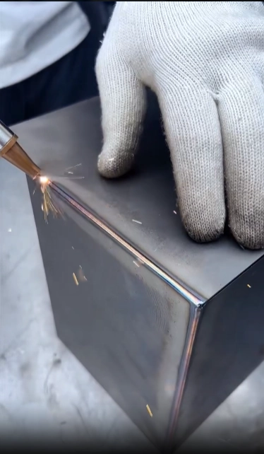 Saldatura laser