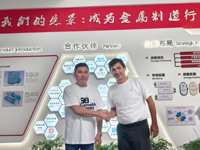 Il CEO del gruppo TORRENT visita lo stabilimento Hehua Machinery Technology in Cina